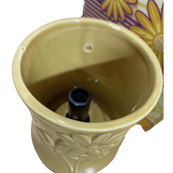 Vintage Great American Embossed Mustard Yellow Daisy Flower Electric Wax Warmer - Picture 7 of 12